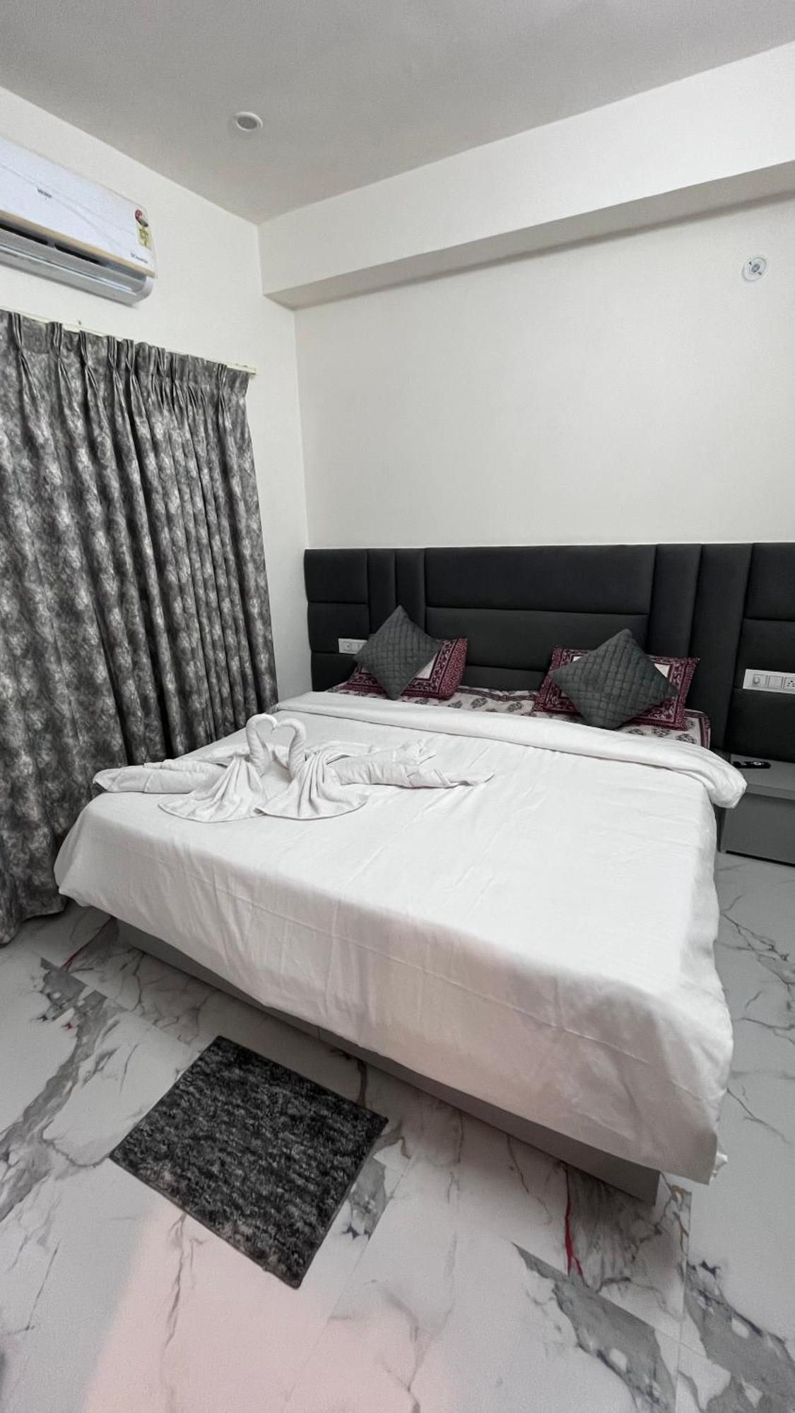 אורצ'ה Hotel Sunset מראה חיצוני תמונה