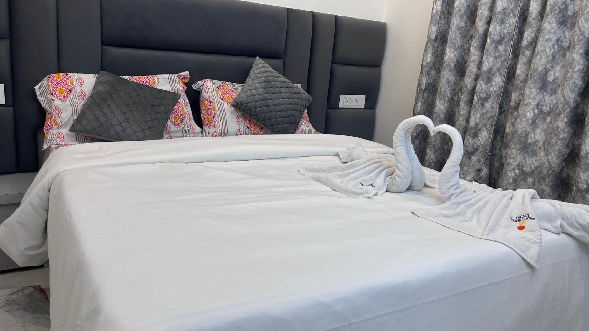 אורצ'ה Hotel Sunset מראה חיצוני תמונה